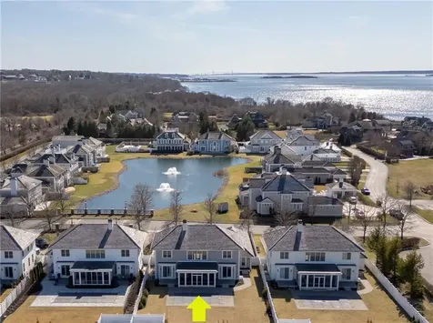 33 Carnegie Abbey Lane Portsmouth RI 02871
