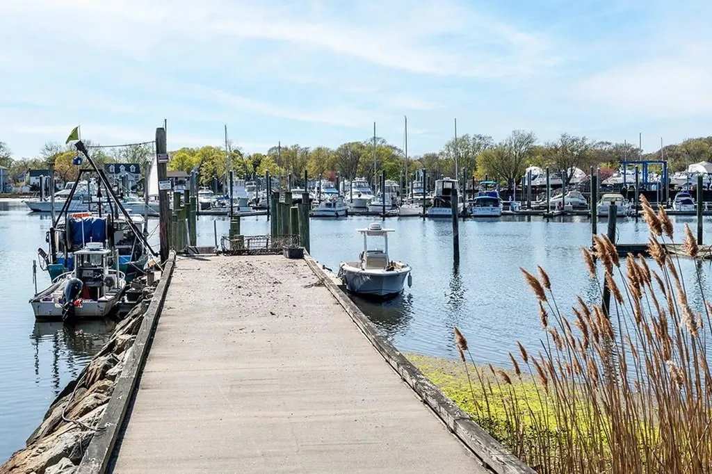 332 Tiffany Avenue Warwick RI 02889