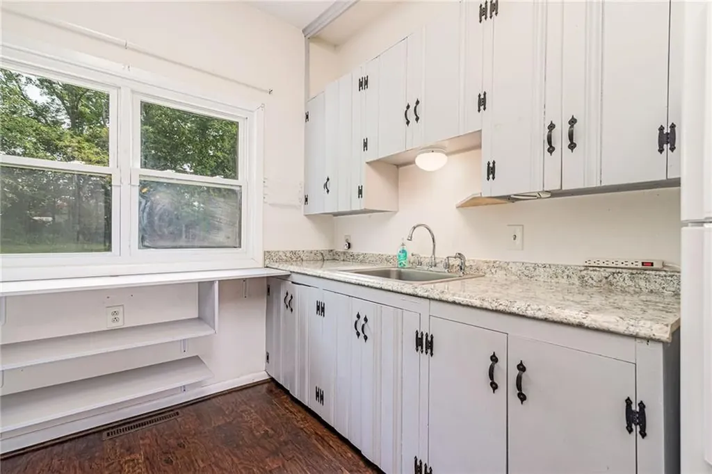 7 Stuart Street Westerly RI 02891