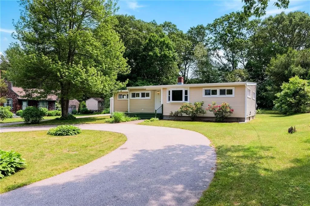 7 Stuart Street Westerly RI 02891