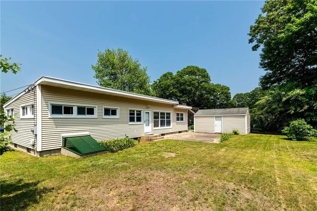 7 Stuart Street Westerly RI 02891