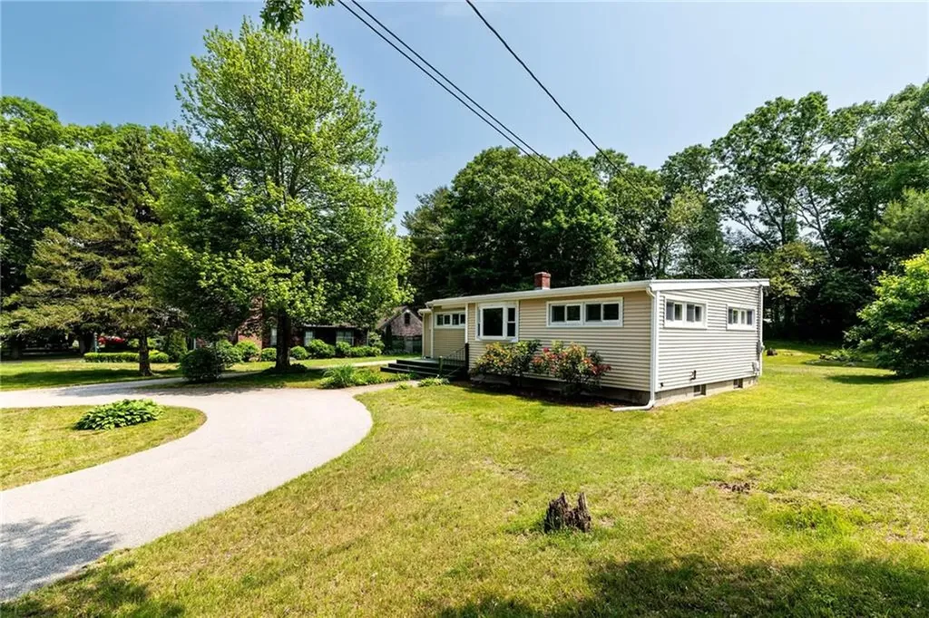 7 Stuart Street Westerly RI 02891