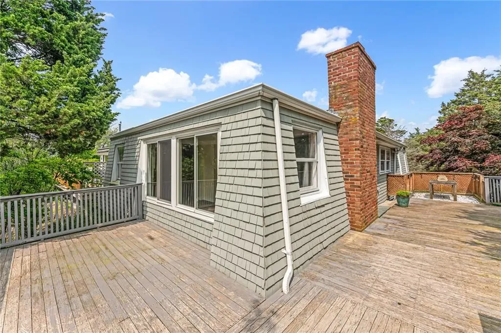 44 Summit Road Portsmouth RI 02871