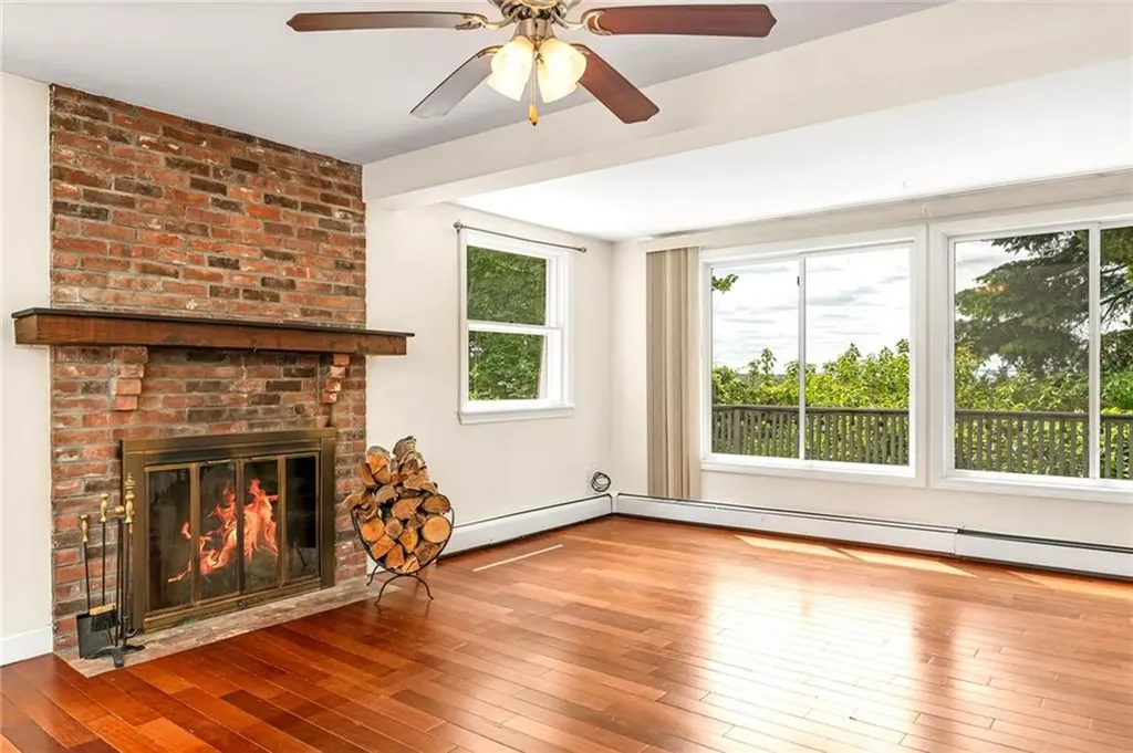 44 Summit Road Portsmouth RI 02871