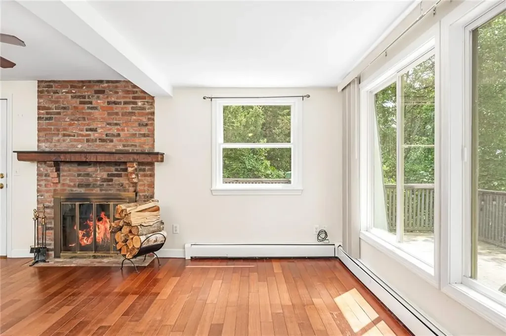 44 Summit Road Portsmouth RI 02871