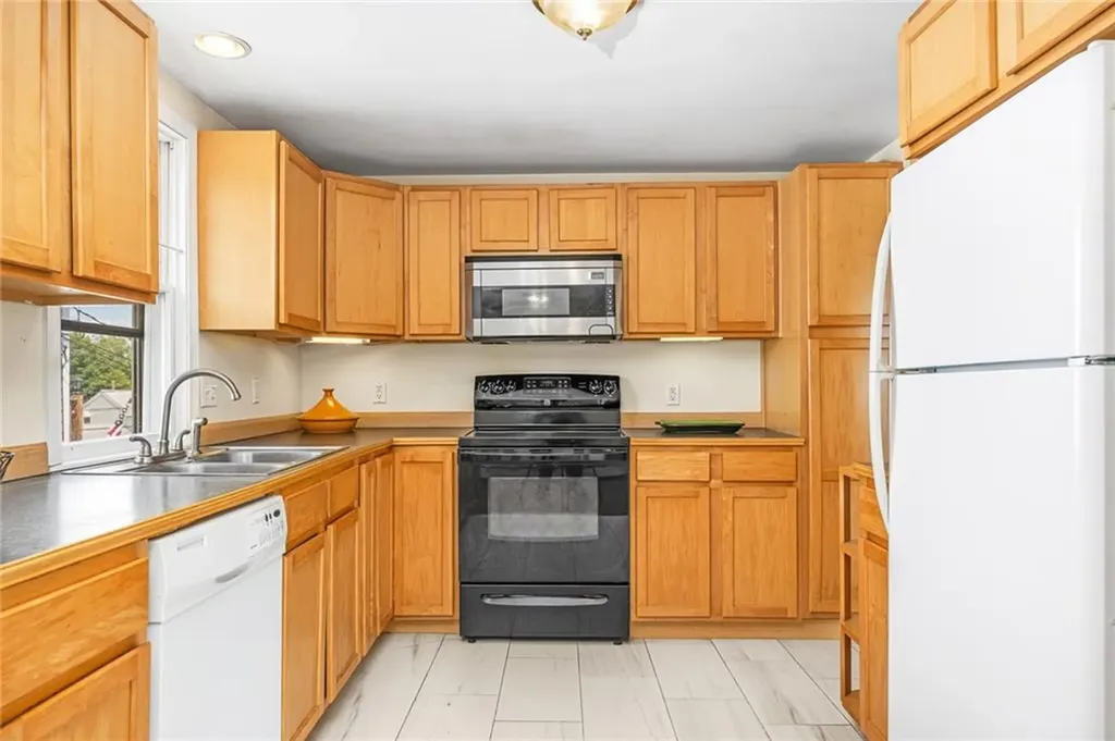 44 Summit Road Portsmouth RI 02871