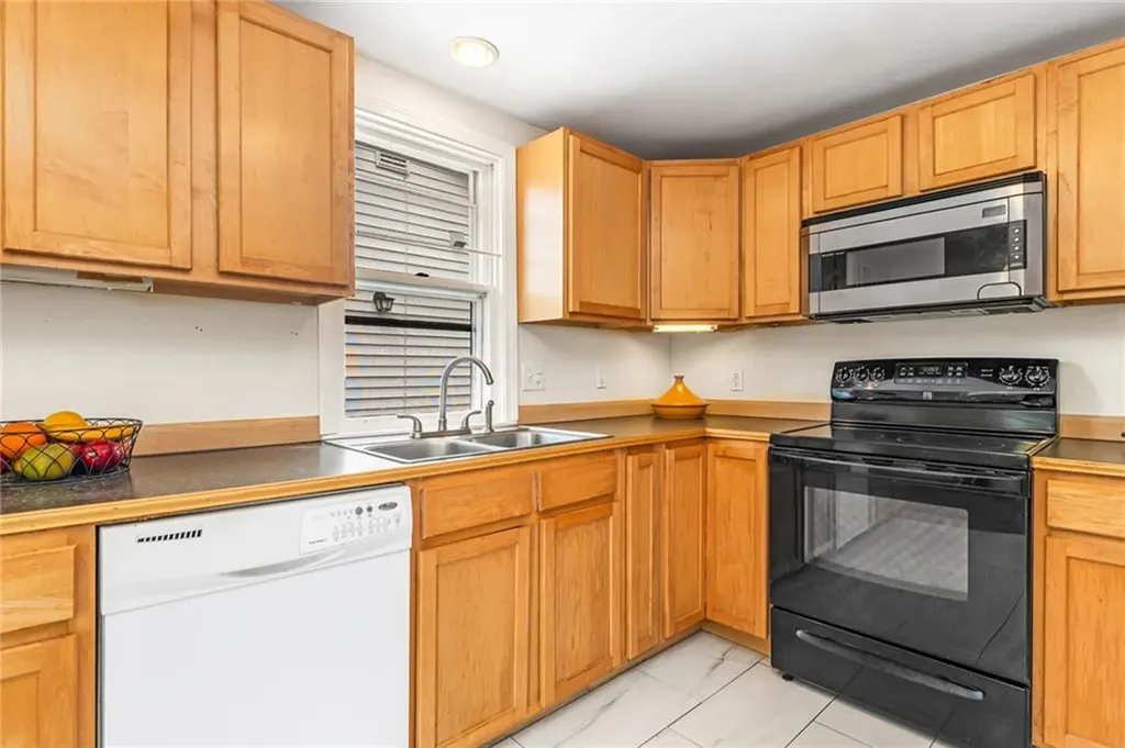 44 Summit Road Portsmouth RI 02871