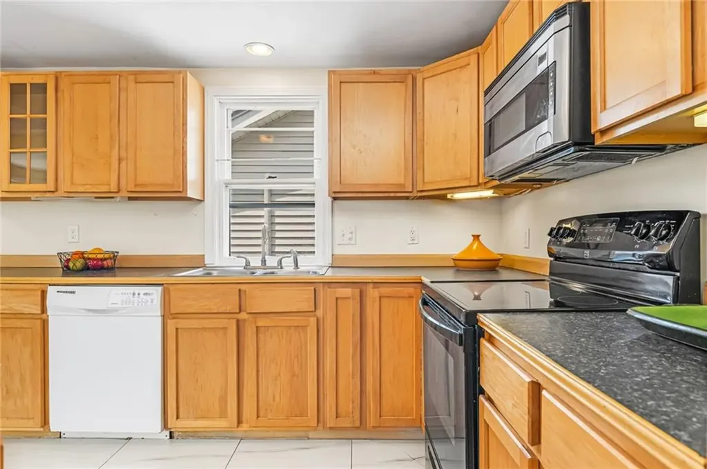 44 Summit Road Portsmouth RI 02871