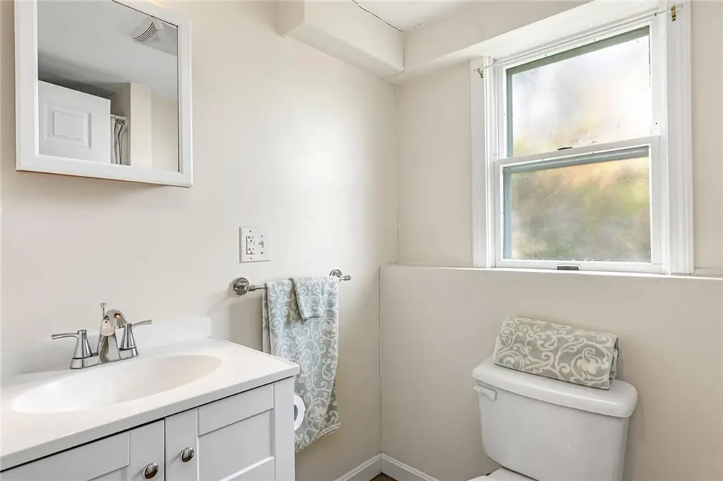 44 Summit Road Portsmouth RI 02871