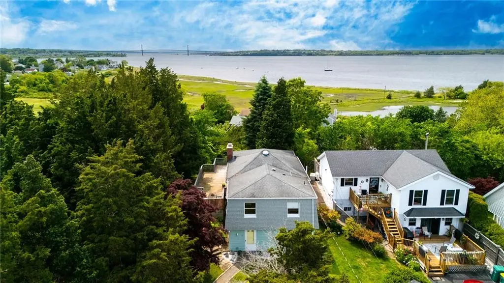 44 Summit Road Portsmouth RI 02871