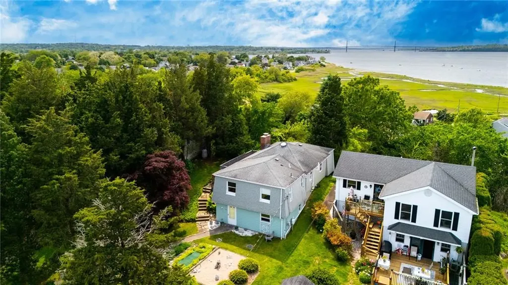 44 Summit Road Portsmouth RI 02871