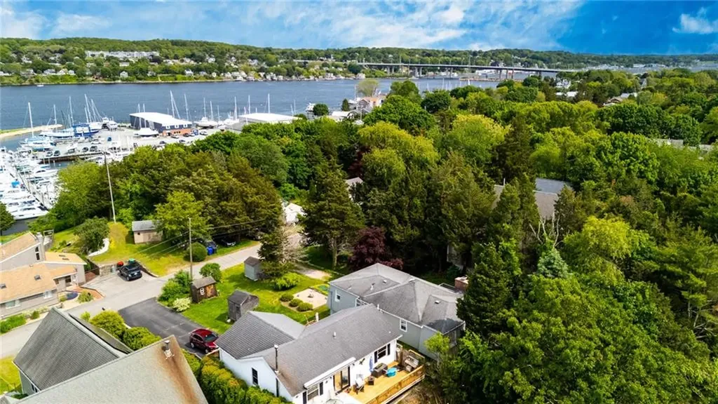 44 Summit Road Portsmouth RI 02871