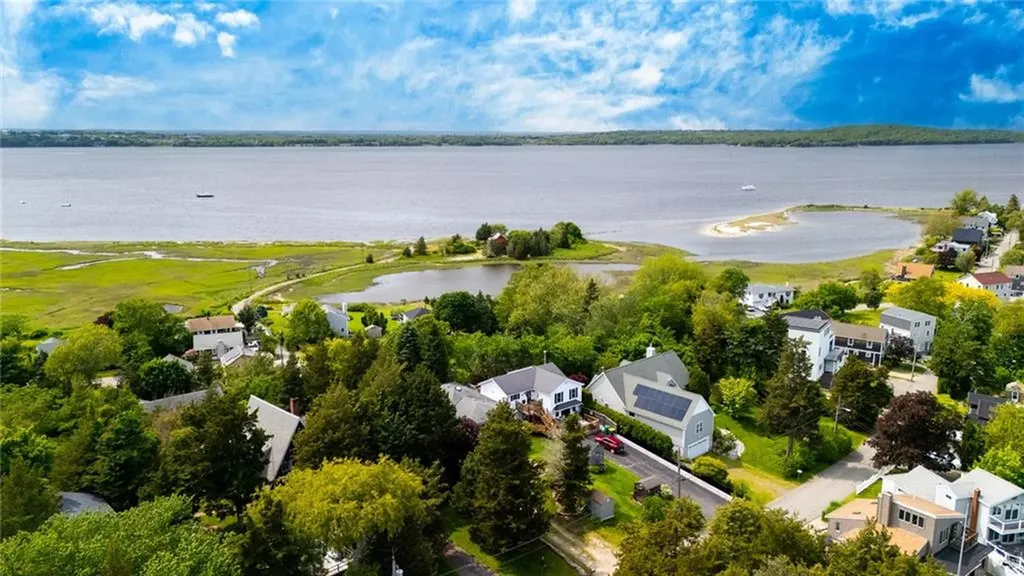 44 Summit Road Portsmouth RI 02871
