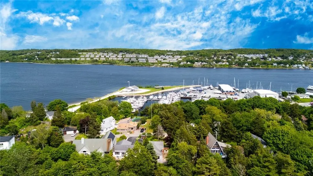 44 Summit Road Portsmouth RI 02871