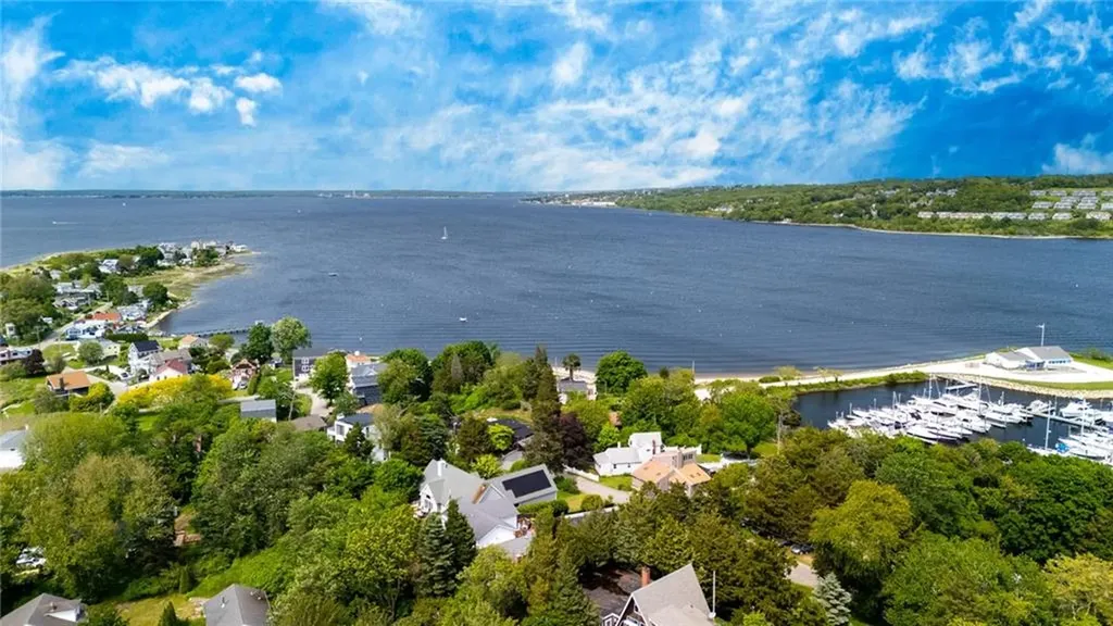 44 Summit Road Portsmouth RI 02871