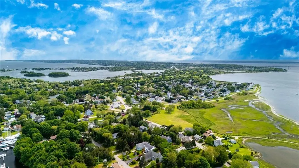 44 Summit Road Portsmouth RI 02871
