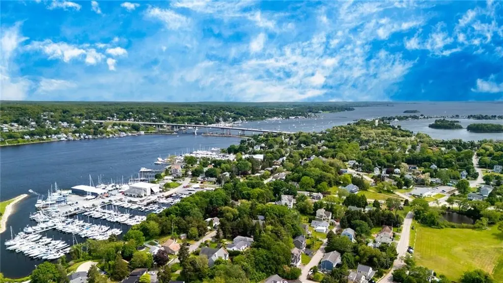 44 Summit Road Portsmouth RI 02871