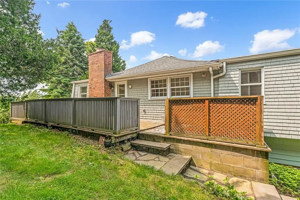 44 Summit Road Portsmouth RI 02871