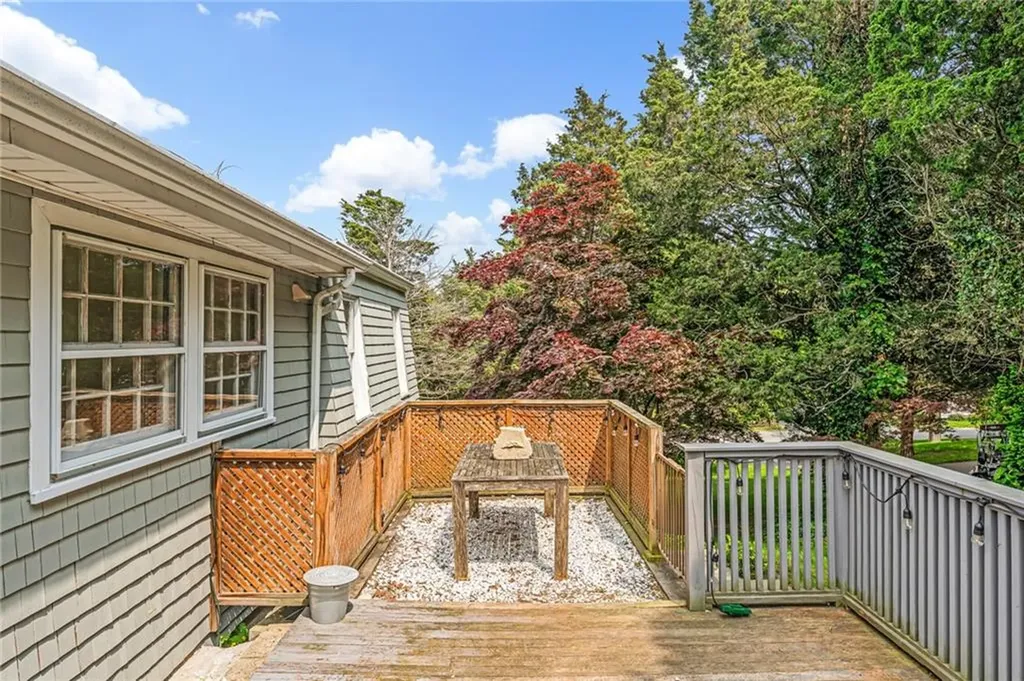 44 Summit Road Portsmouth RI 02871