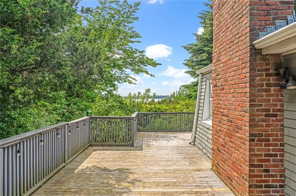 44 Summit Road Portsmouth RI 02871