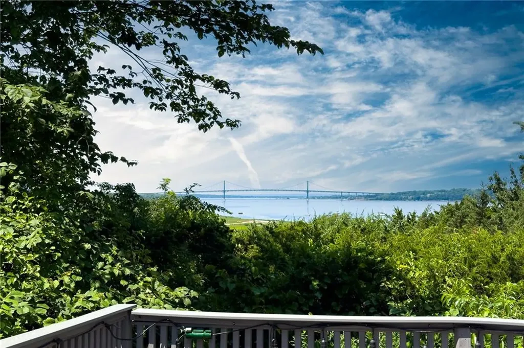 44 Summit Road Portsmouth RI 02871
