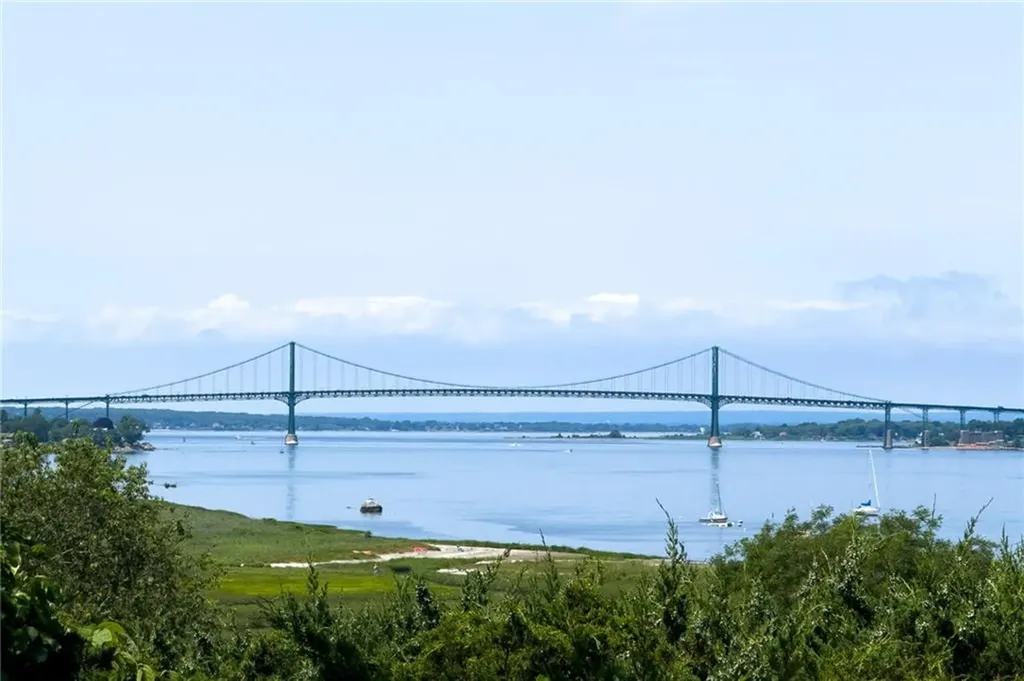 44 Summit Road Portsmouth RI 02871