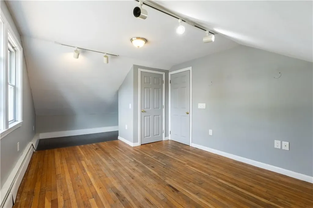103 Henrietta Street Providence RI 02904