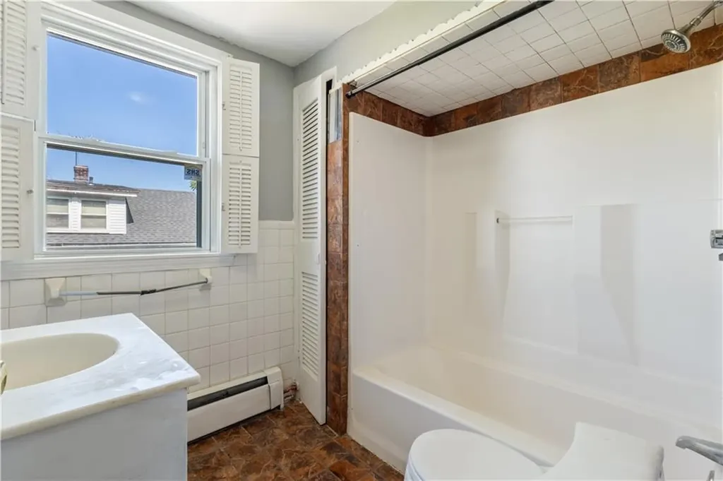 103 Henrietta Street Providence RI 02904