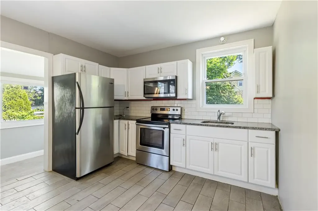 103 Henrietta Street Providence RI 02904