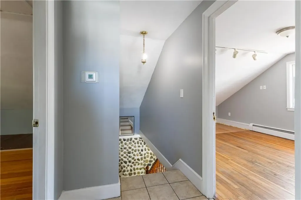 103 Henrietta Street Providence RI 02904