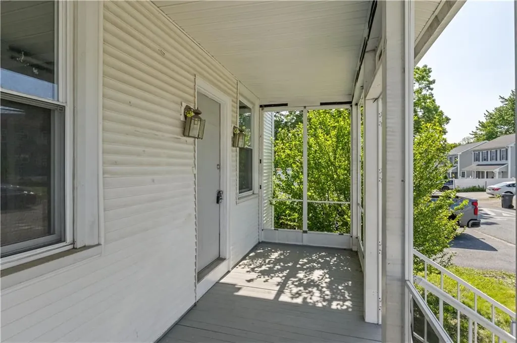103 Henrietta Street Providence RI 02904