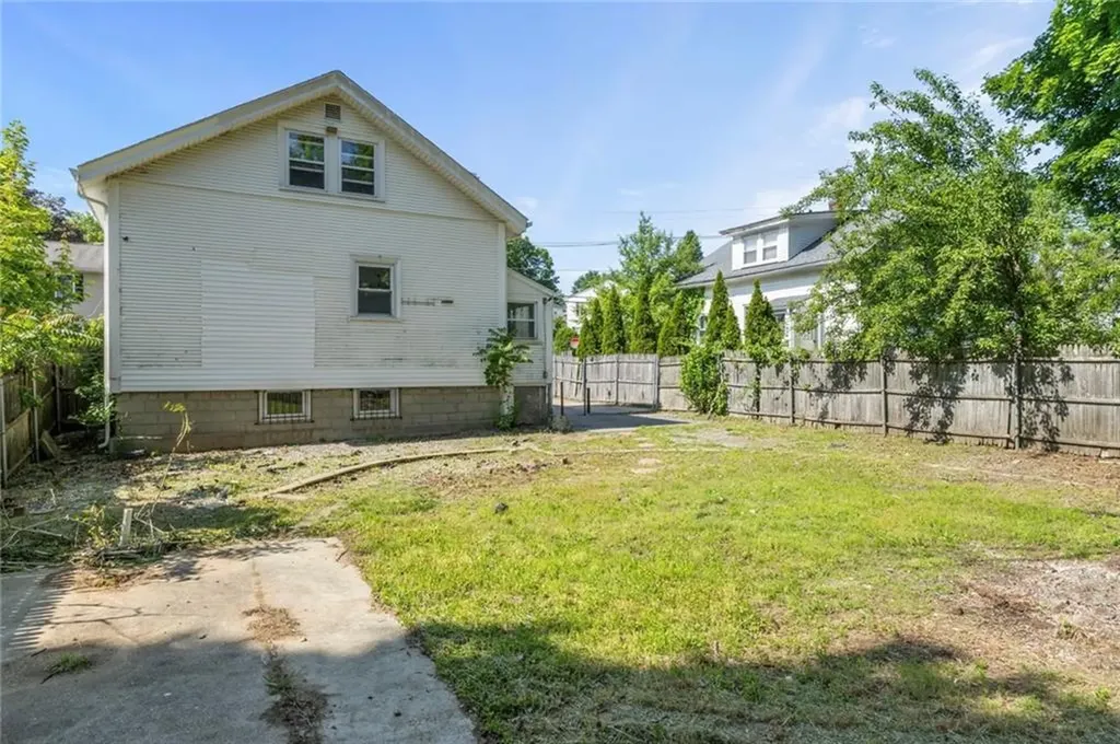 103 Henrietta Street Providence RI 02904