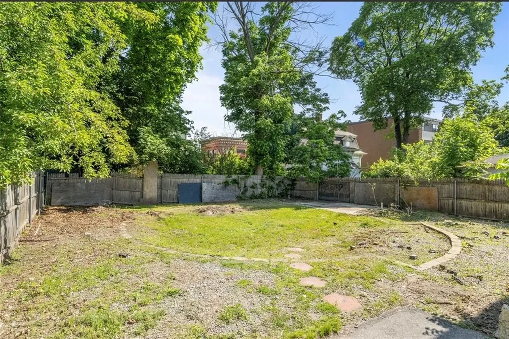 103 Henrietta Street Providence RI 02904