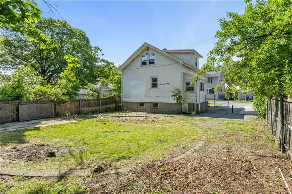 103 Henrietta Street Providence RI 02904
