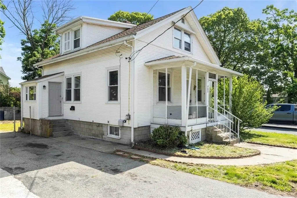 103 Henrietta Street Providence RI 02904