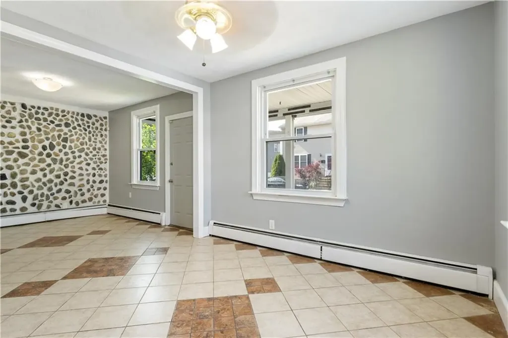 103 Henrietta Street Providence RI 02904