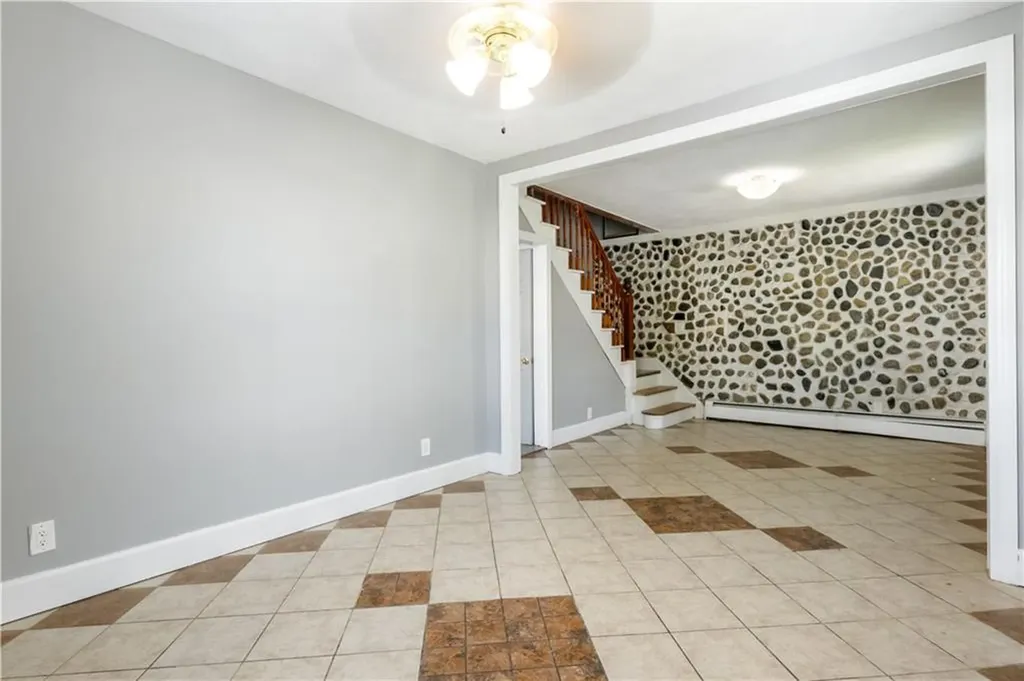 103 Henrietta Street Providence RI 02904