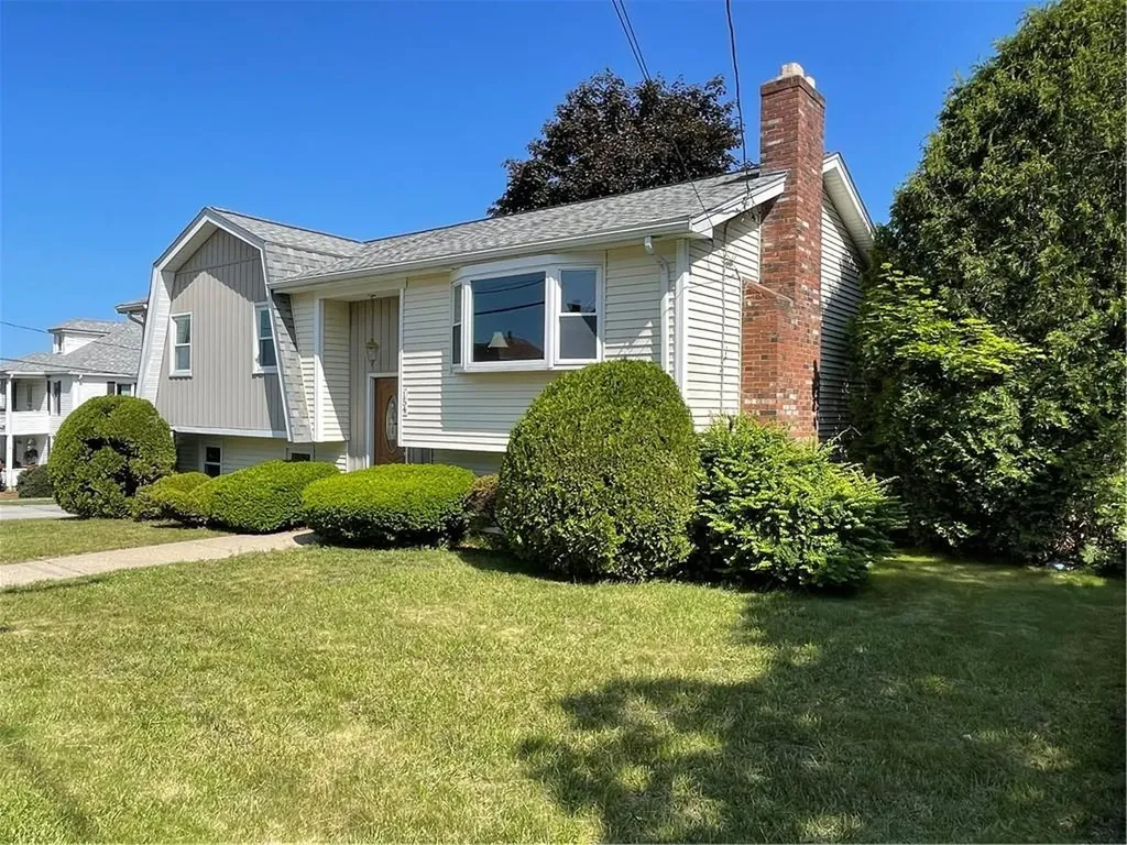 154 Aylsworth Avenue Woonsocket RI 02895