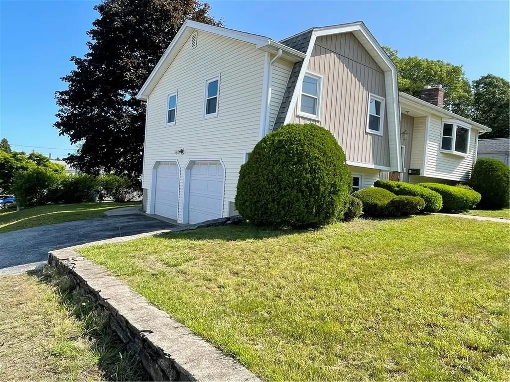 154 Aylsworth Avenue Woonsocket RI 02895