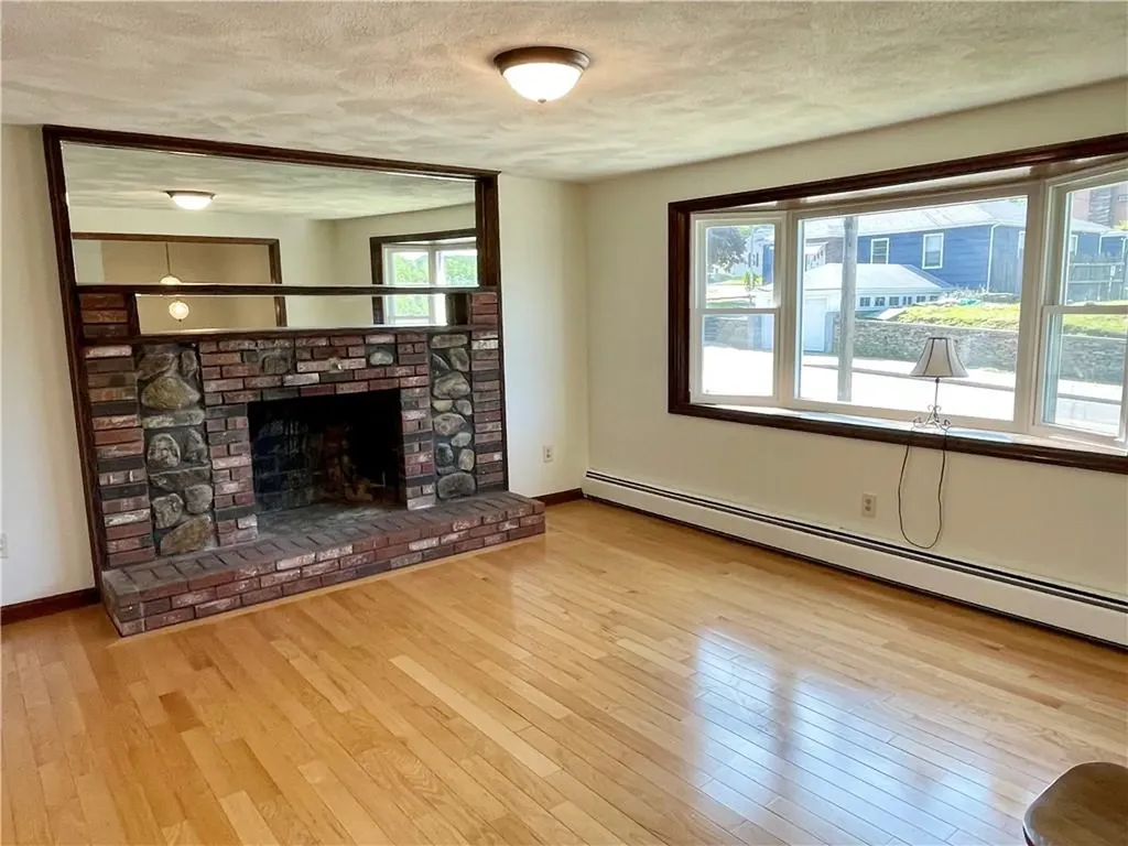 154 Aylsworth Avenue Woonsocket RI 02895