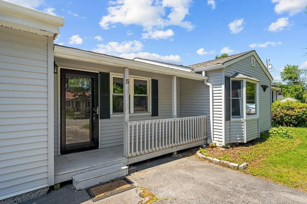 5 Middlefield Drive Warwick RI 02889