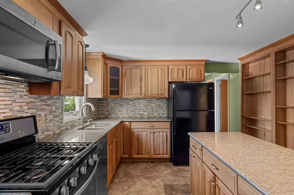 5 Middlefield Drive Warwick RI 02889
