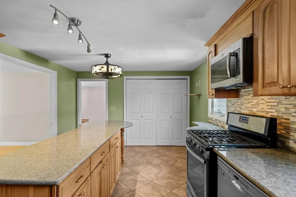 5 Middlefield Drive Warwick RI 02889
