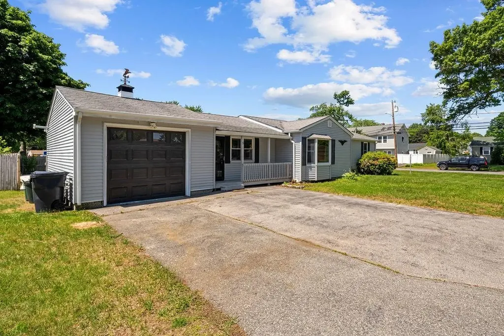 5 Middlefield Drive Warwick RI 02889
