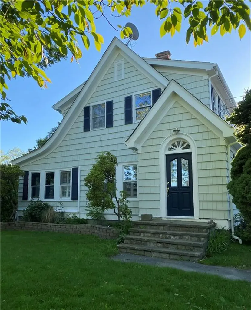 348 Bristol Ferry Road Portsmouth RI 02871