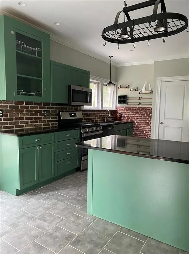 348 Bristol Ferry Road Portsmouth RI 02871