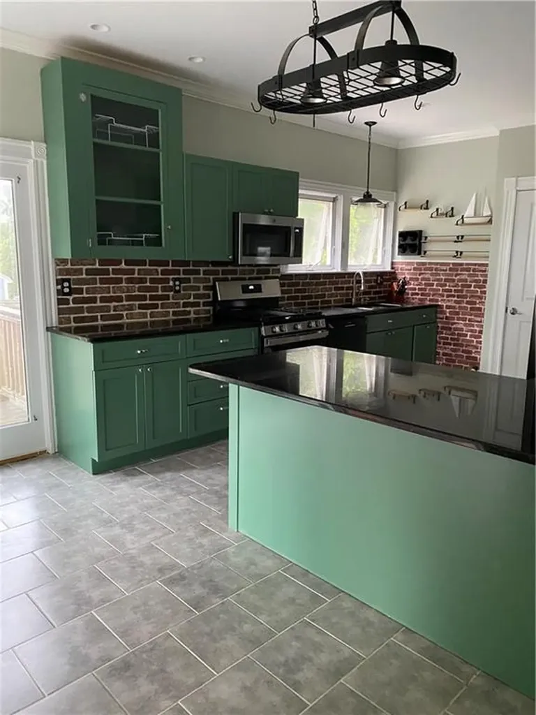 348 Bristol Ferry Road Portsmouth RI 02871