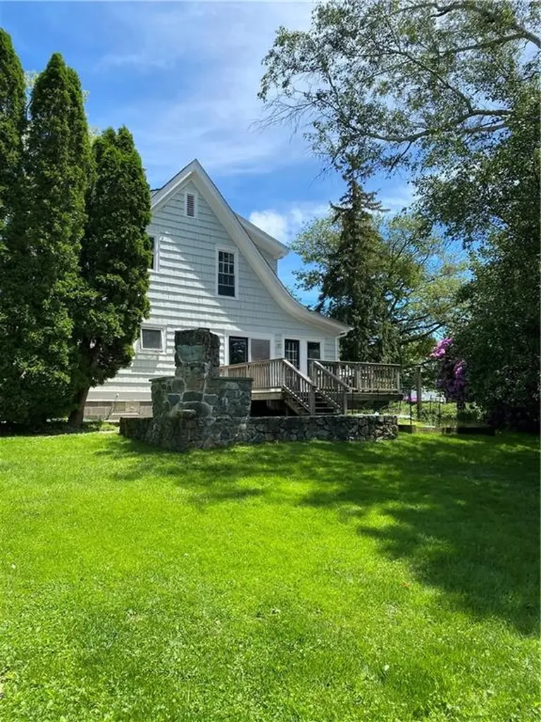 348 Bristol Ferry Road Portsmouth RI 02871