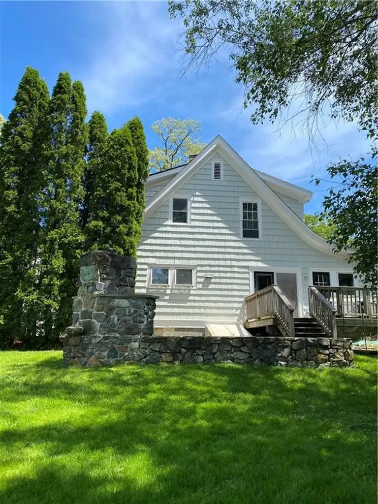348 Bristol Ferry Road Portsmouth RI 02871