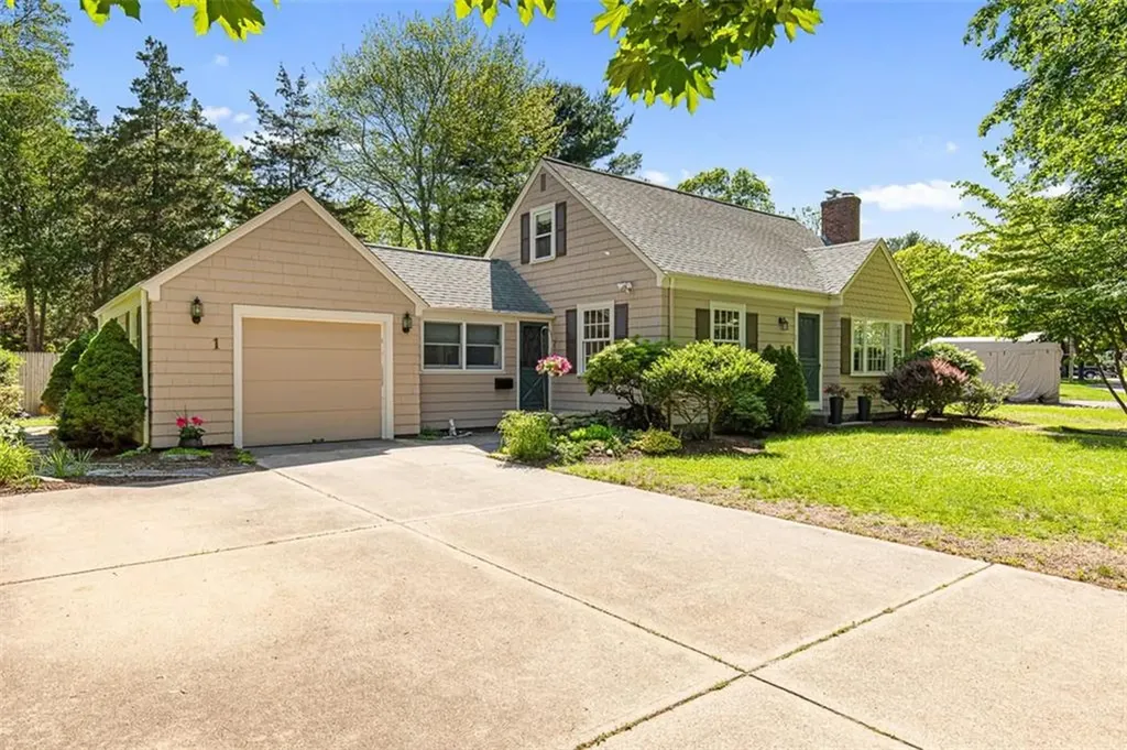 1 Joann Drive Barrington RI 02806